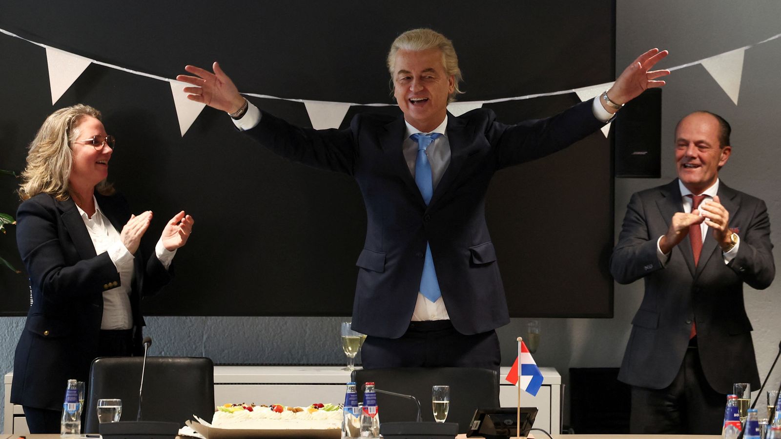 Герт Вилдерс предизвика шок в Холандия - но съперниците ще се опитат да го изтръгнат от власт