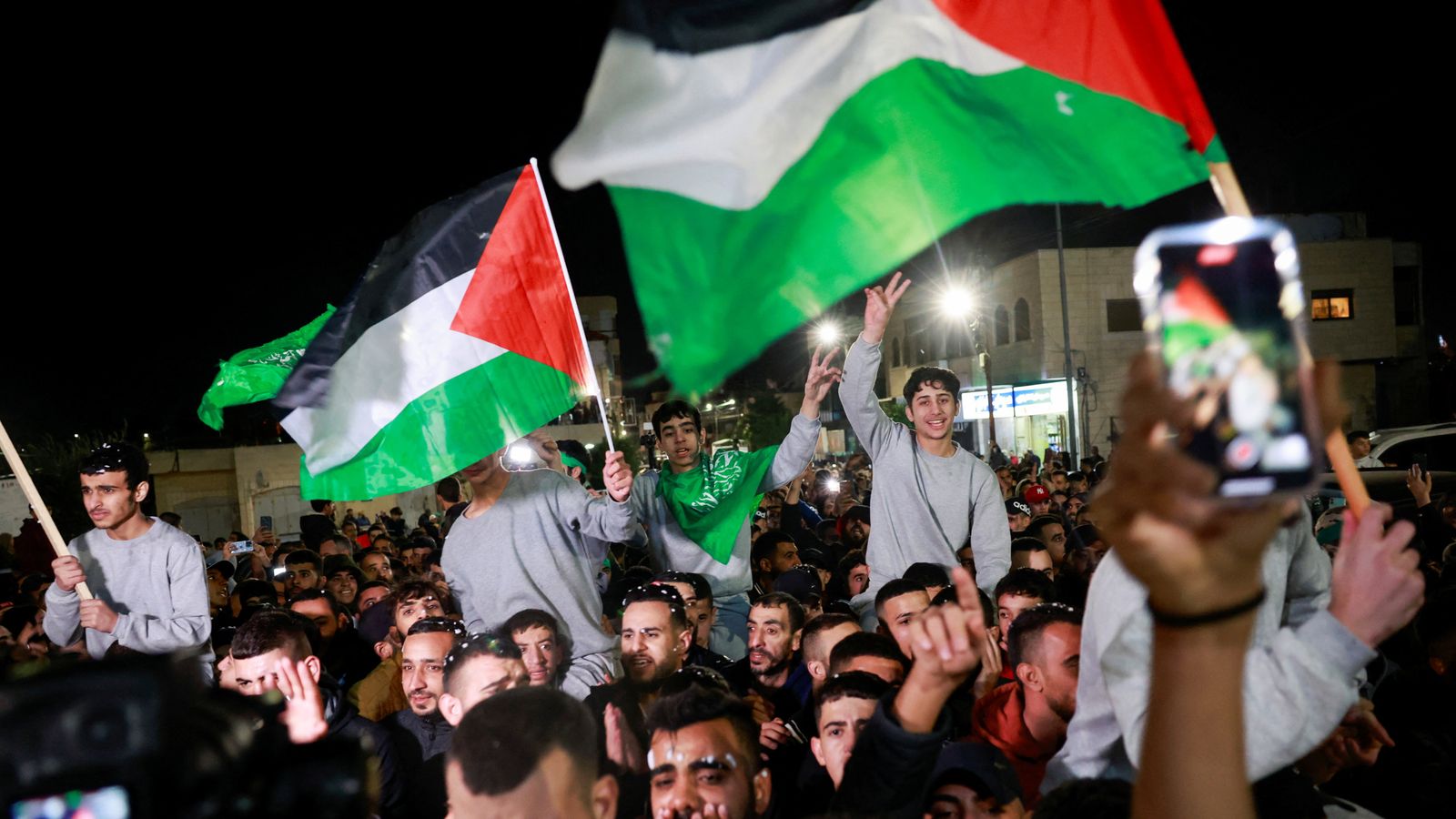 Jubilation in the West Bank in defiance of Israeli orders - as Palestinian prisoners freed