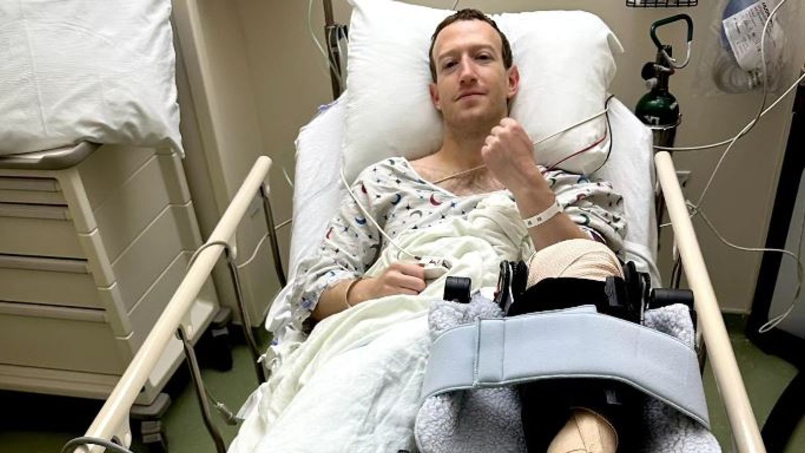 Марк Цукерберг перенес операцию после травмы колена во время подготовки к бою по смешанным единоборствам |  Новости США