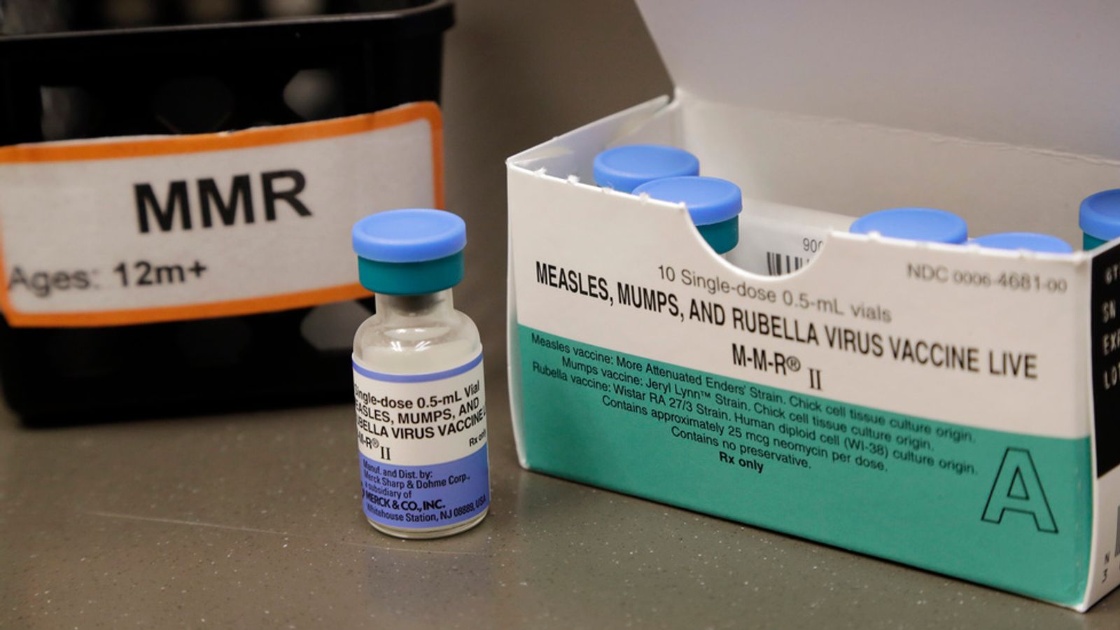 Ръст на случаите на морбили в Англия и Уелс, подхранван от колебание относно ваксината относно инжектирането на MMR