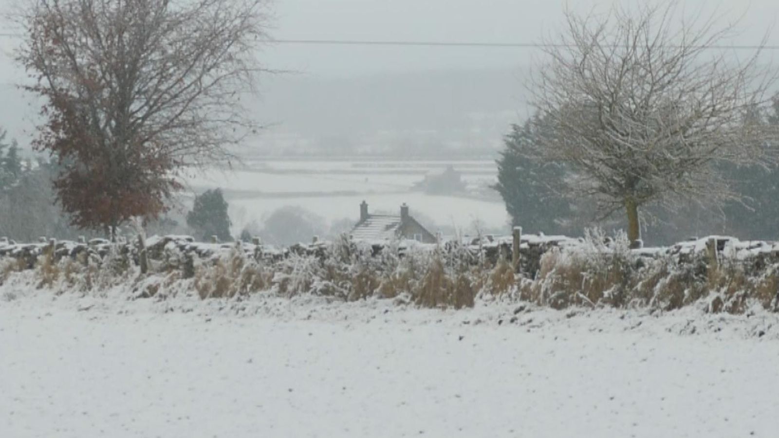 UK weather Snow blankets parts of North Yorkshire as road closures cause traffic delays UK