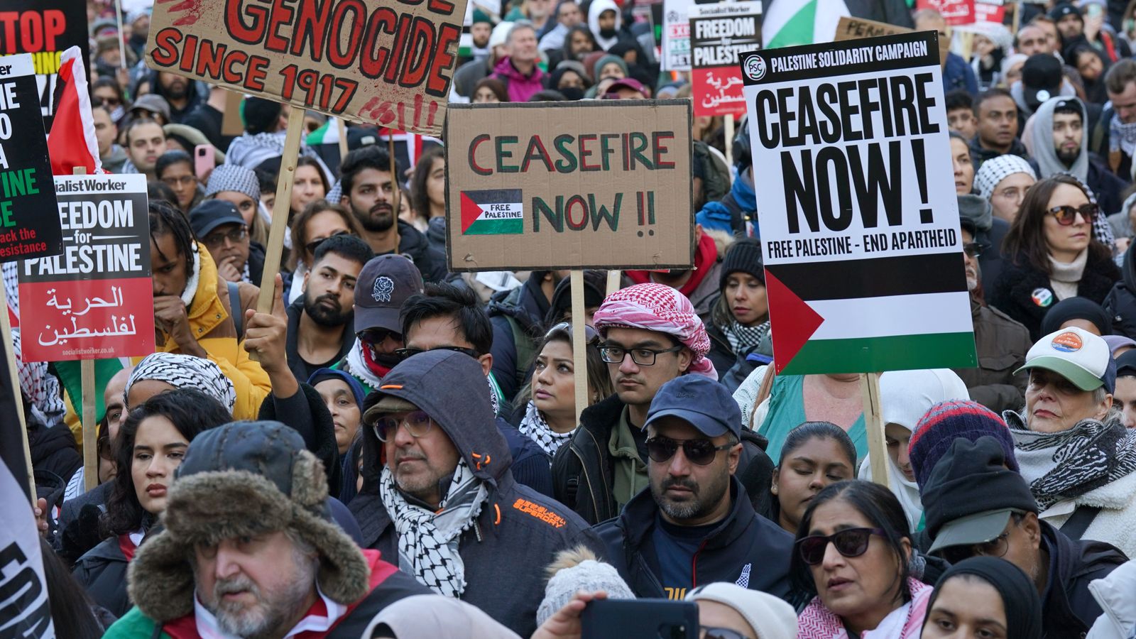 Israel-Hamas war: Tens of thousands take part in London protest for Gaza ceasefire