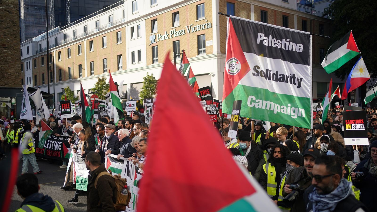 Met Police to hand pro-Palestinian protesters leaflets to provide 'absolute clarity' on potential criminal offences