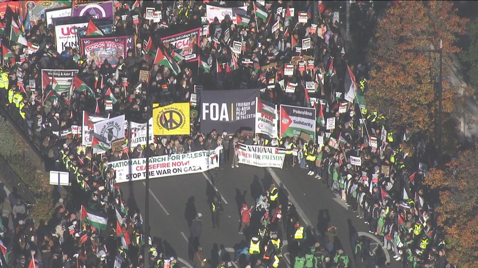 Met Police arrest man at pro-Palestinian march | News UK Video News