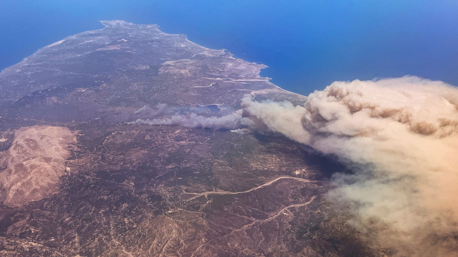 Горски пожари и наводнения в Гърция изядоха печалбите на Jet2 това лято
