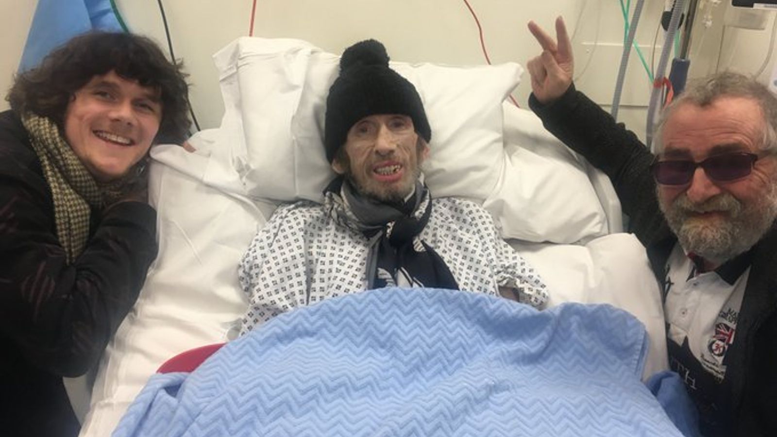 Снимка: Съпругата на Shane MacGowan казва, че фронтменът на The Pogues е „излязъл от болница“