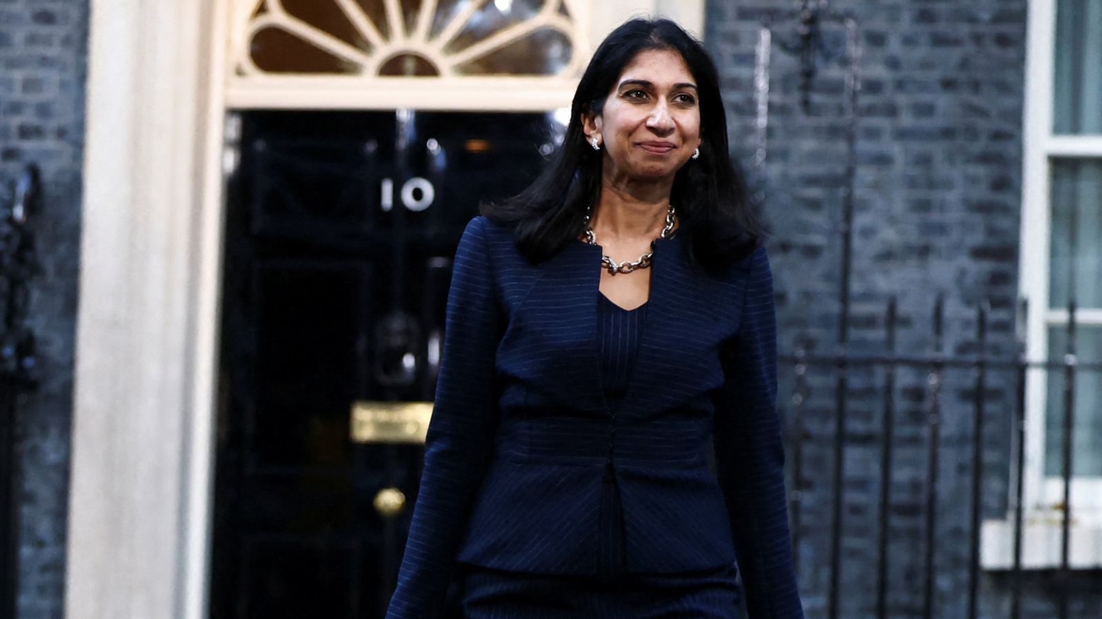 Suella Braverman meets Met chief amid Tory row over protest article