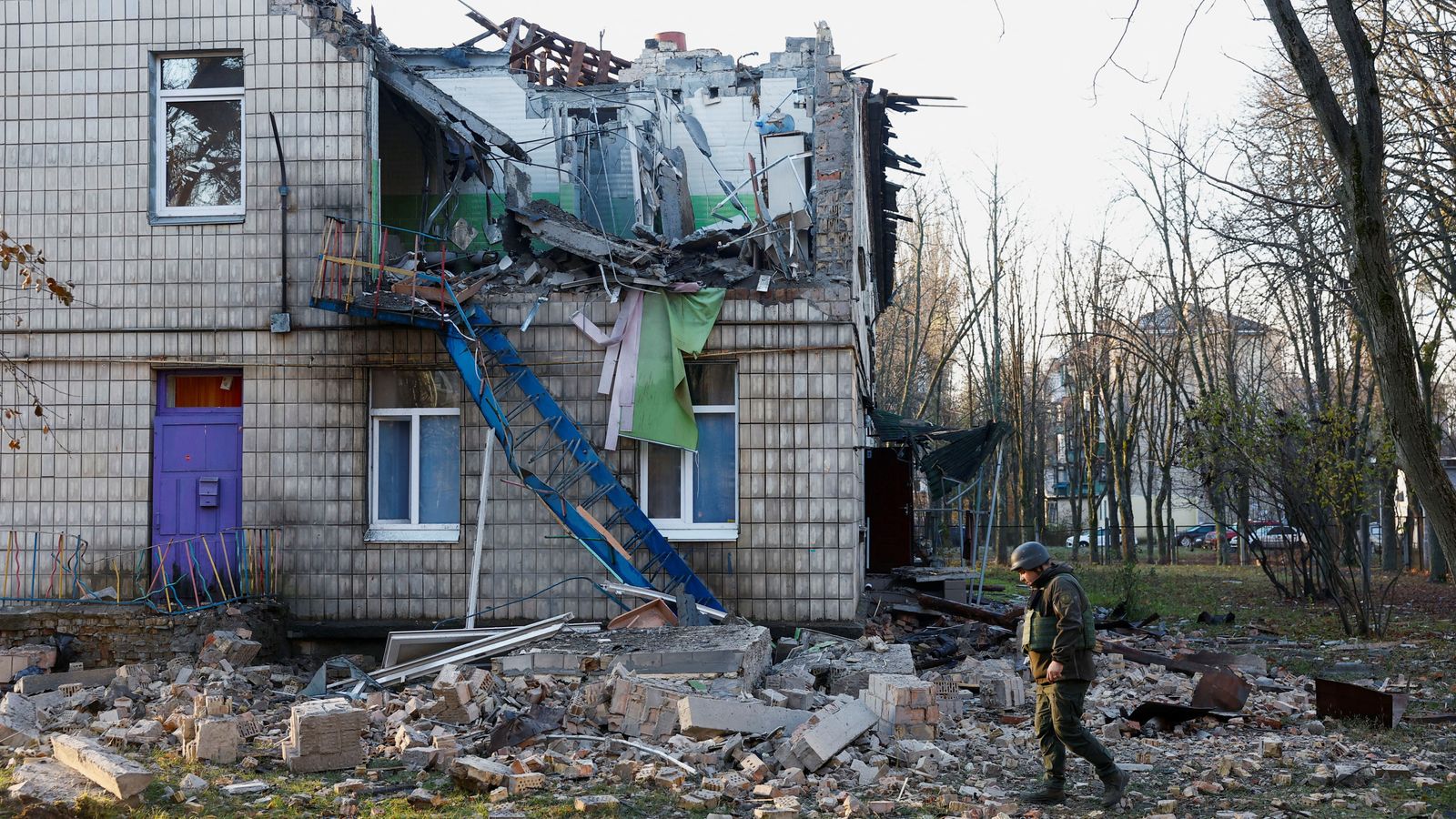 Война в Украйна: Русия удря Киев с „най-голямата атака с дрон в конфликта досега“