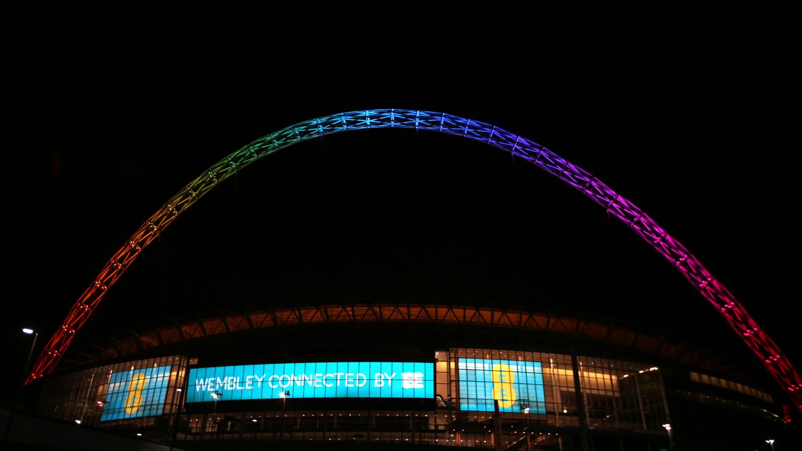 Le stade de Wembley ne sera plus éclairé pour marquer les attaques terroristes et les problèmes sociaux |  Nouvelles du Royaume-Uni
