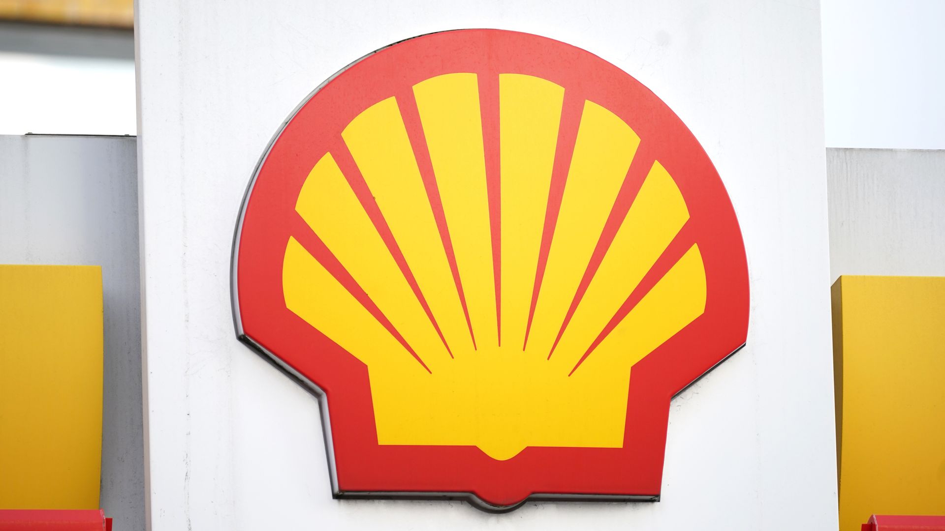 Shell profits surge but war inflicts damage too - BERITAJA