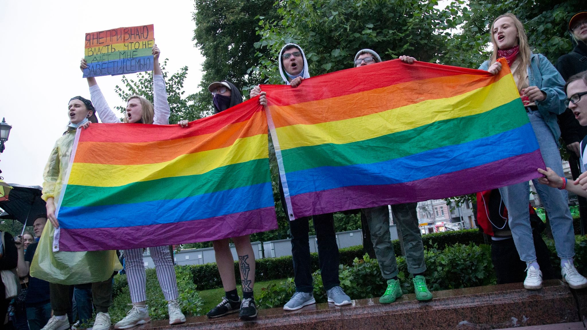 Russian Forces Raid Gay Clubs After Branding Lgbtq Movement An Extremist Organisation World 3237