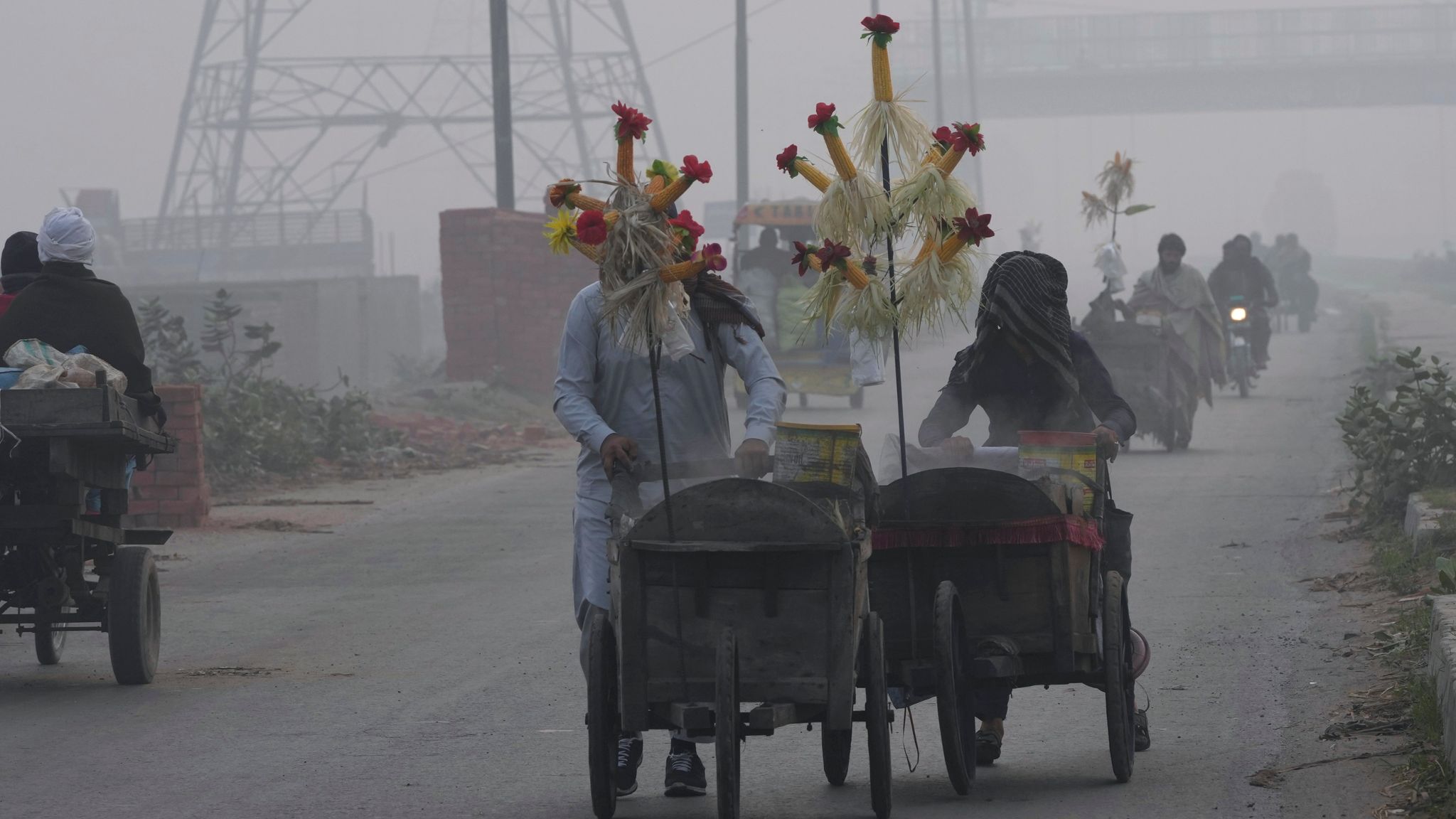 Pakistan And India Shrouded In Smog As Schools And Markets Shut In ...