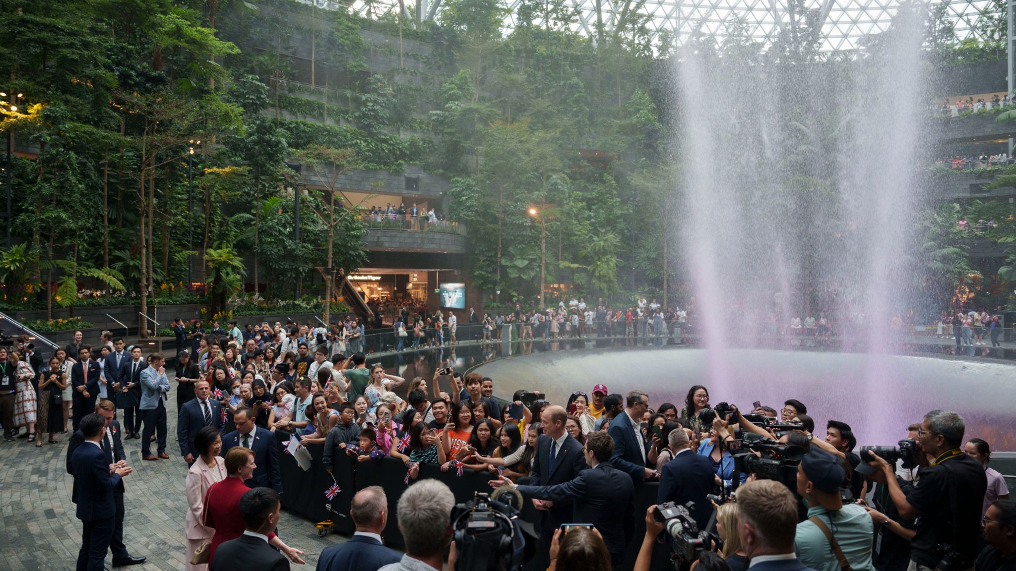 Prince William arrives in Singapore for Earthshot ceremony | World News ...