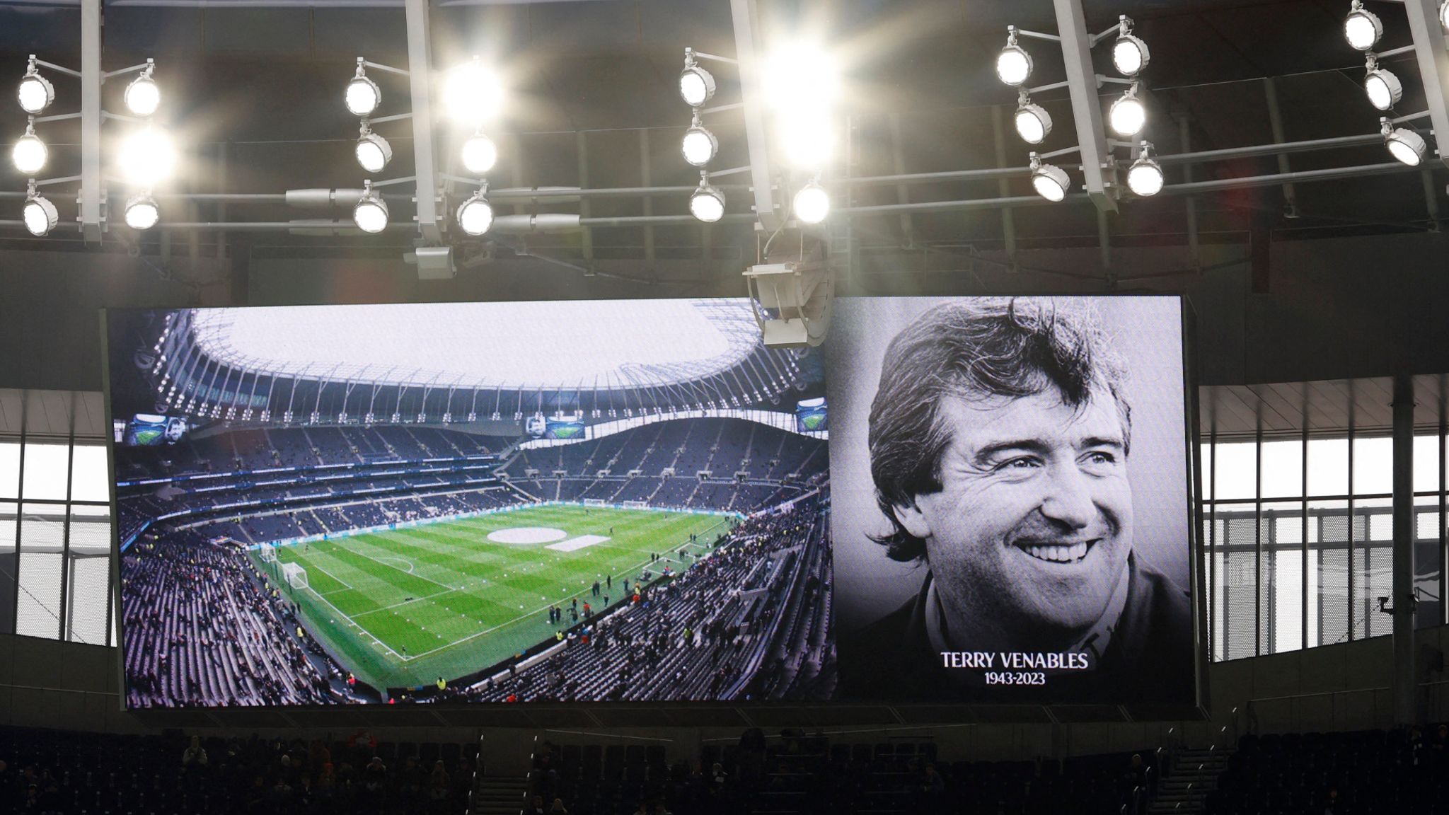 Tottenham and Aston Villa pay tribute to Terry Venables ahead of kick-off, Football