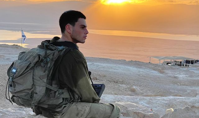 Israel-Hamas war: Bewildered soldiers sob at funeral of 20-year-old Israeli - as... - Vimarsana News
