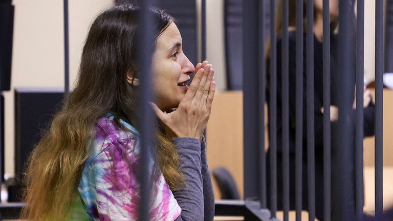 Alexandra (Sasha) Skochilenko, a 33-year-old artist and musician, who faces charges of spreading false information about the army after replacing supermarket price tags with slogans protesting against Russia&#39;s military operation in Ukraine, reacts on her verdict in Saint Petersburg, Russia November 16, 2023. REUTERS/Anton Vaganov