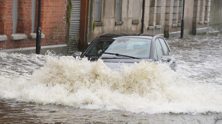 Storm Ciaran: 'Major incident' declared and 110mph wind warning as wild weather sweeps towards UK - Vimarsana News