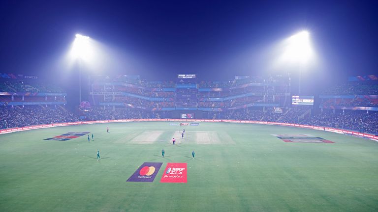 Cricket - ICC Cricket World Cup 2023 - Bangladesh v Sri Lanka - Arun Jaitley Stadium, New Delhi, India - November 6, 2023
General view of smog inside the stadium during the match REUTERS/Anushree Fadnavis