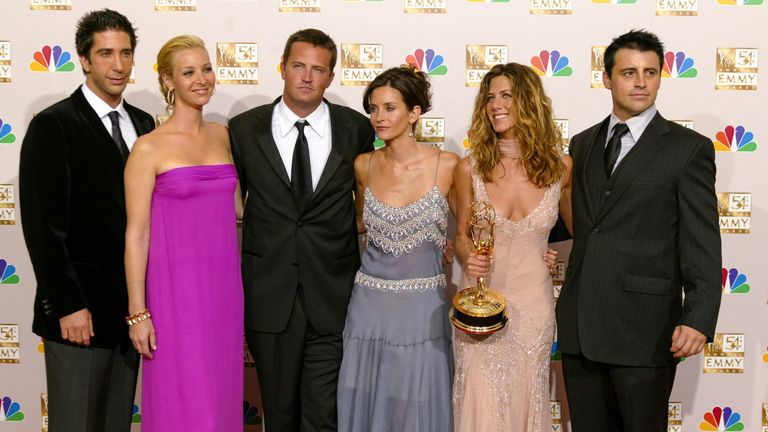 David Schwimmer, Lisa Kudrow, Matthew Perry, Courteney Cox Arquette, Jennifer Aniston and Matt LeBlanc of "Friends", appear in the photo room at the 54th annual Emmy Awards in Los Angeles, U.S., September 22, 2002. REUTERS/Mike Blake