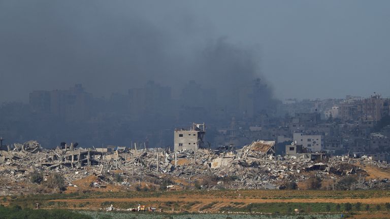 Smoke rises after Israeli air strikes in Gaza, as seen from southern Israel, amid the ongoing conflict between Israel and the Palestinian group Hamas, November 20, 2023. REUTERS/Alexander Ermochenko