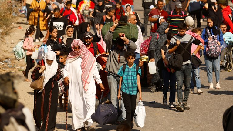 Palestinians fleeing north Gaza move southward