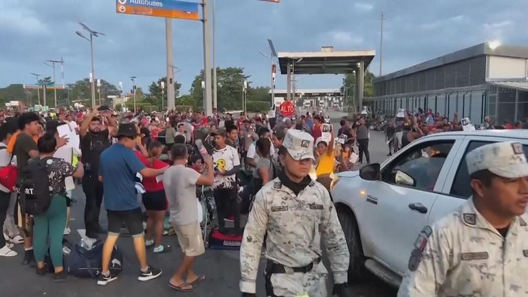Migrants block Mexico highway