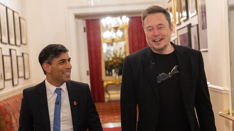 02/11/2023. London, United Kingdom. The Prime Minister Rishi Sunak talks to Elon Musk. 10 Downing Street. Picture by Simon Walker / No 10 Downing Street