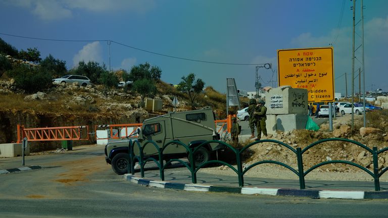 Israeli soldiers at the checkpoint 