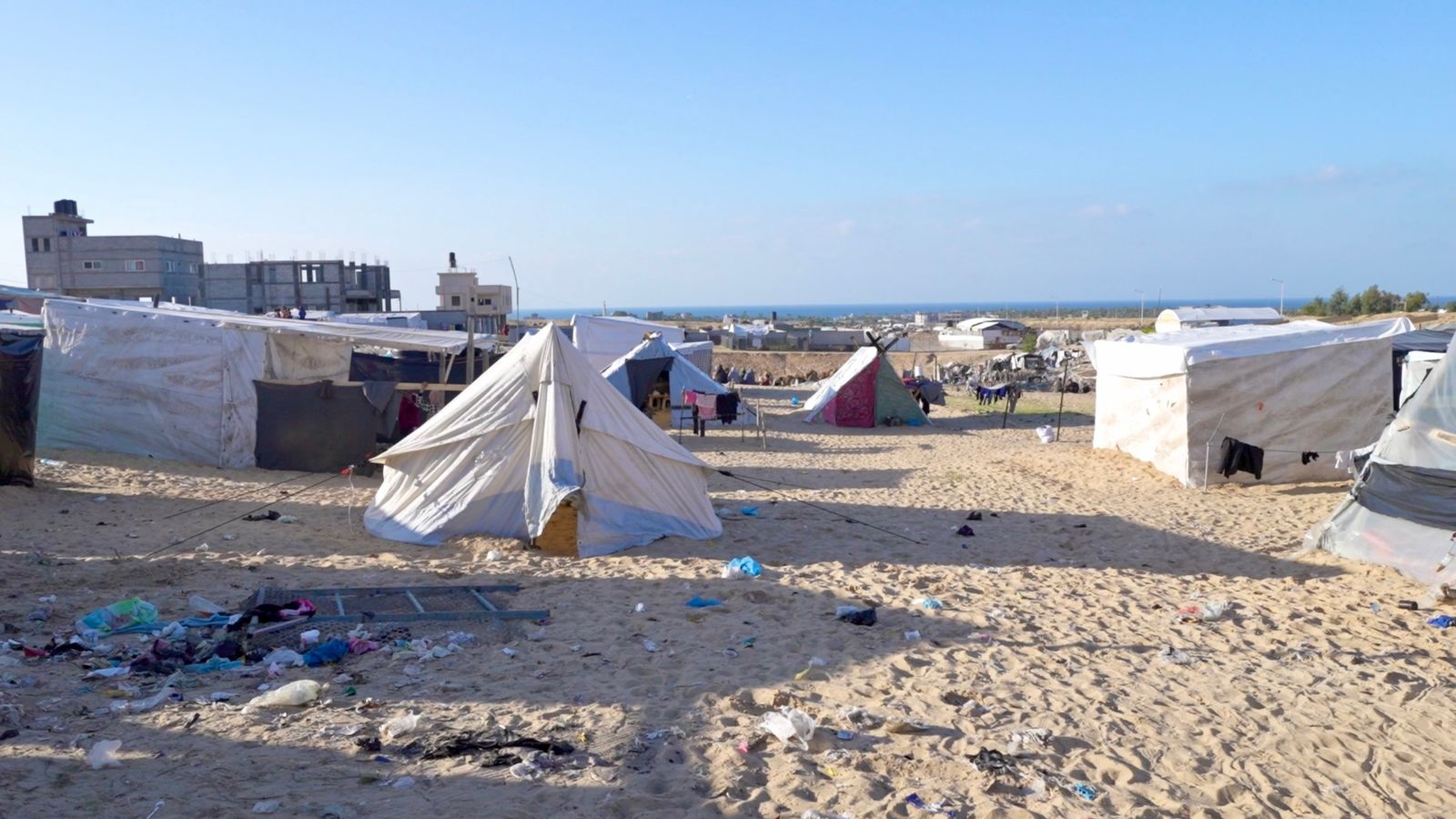 Войната на Израел и Хамас: Не се вижда помощ в „безопасната зона“ за палестинците в Газа