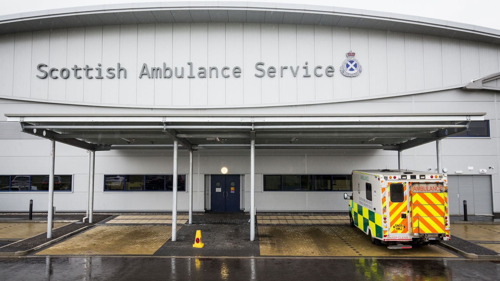 Заместник-първият министър Шона Робисън се извинява на пациентите с линейка, които чакат „твърде дълго“