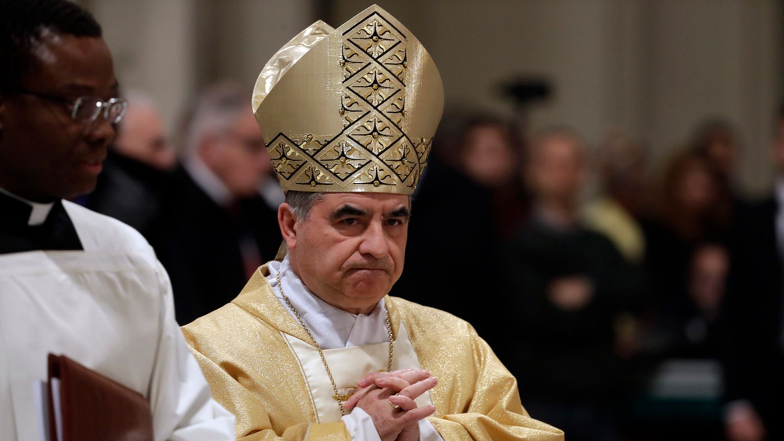 Бившият служител на Ватикана Анджело Бечиу осъден на пет години и половина затвор заради корупционен скандал