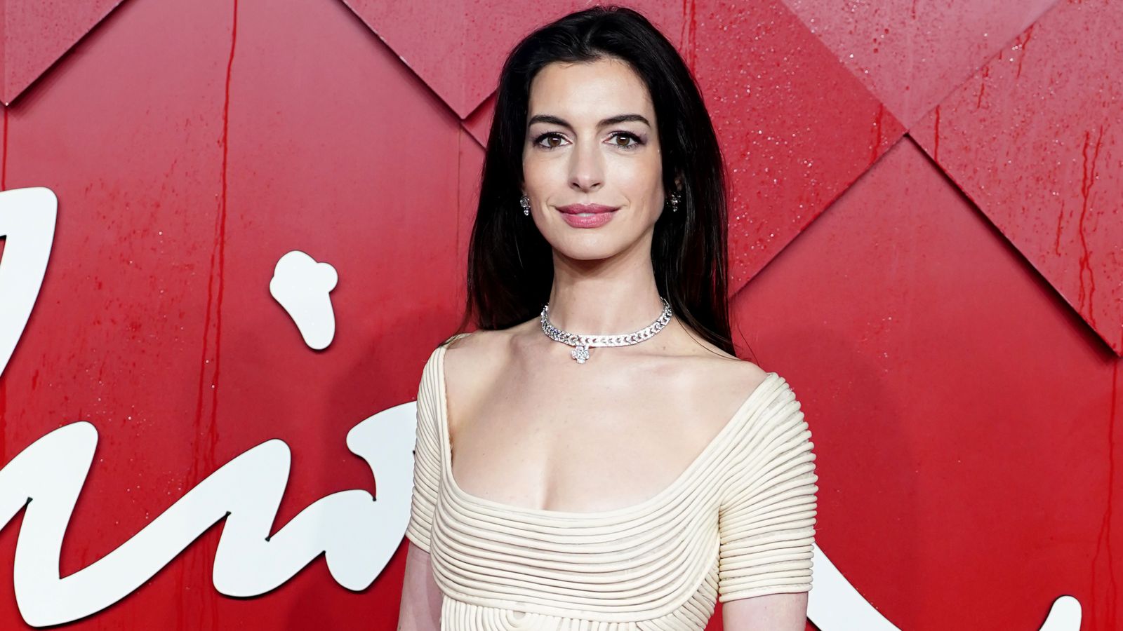 Anne Hathaway reveals miscarriage while in play in which she had to