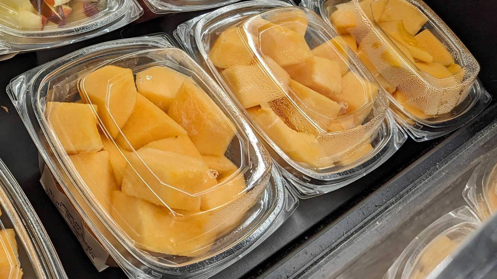 Eight people die from salmonella linked to cut cantaloupe melon in US and Canada