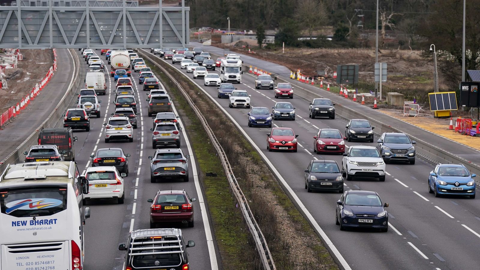 Reiseproblem am Feiertag, da mehr als 20 Millionen Autos unterwegs sind und es zu Gewittern kommen kann |  Britische Nachrichten