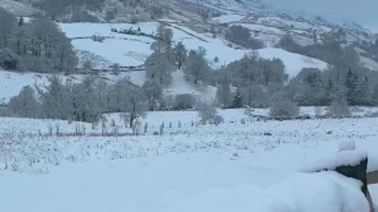 UK weather Heavy snowfall hits Cumbria as Met Office issues new amber