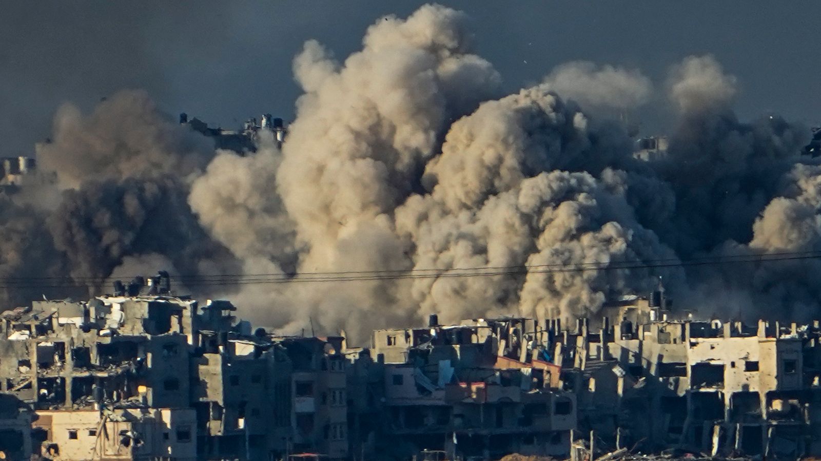 Войната между Израел и Хамас: Дейвид Камерън призовава за траен мир, увеличавайки натиска върху Нетаняху