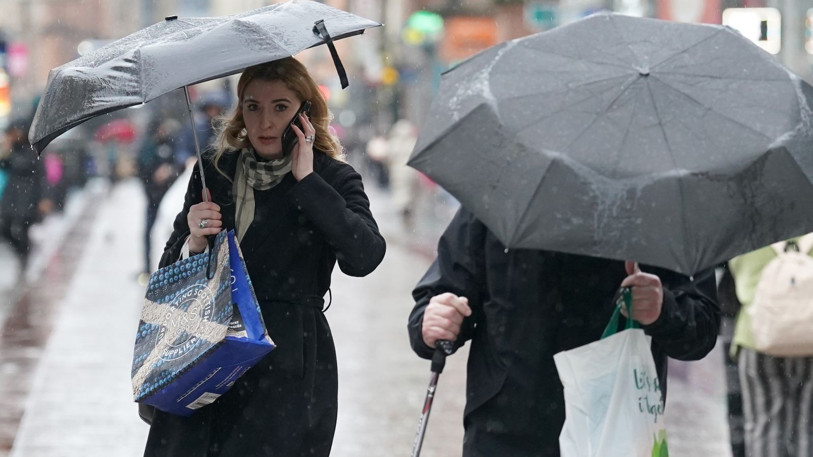 Времето в Обединеното кралство: Метеорологичната служба издава кехлибарено предупреждение за „опасност за живота“ в Шотландия, тъй като се очакват проливен дъжд, очакват се наводнения