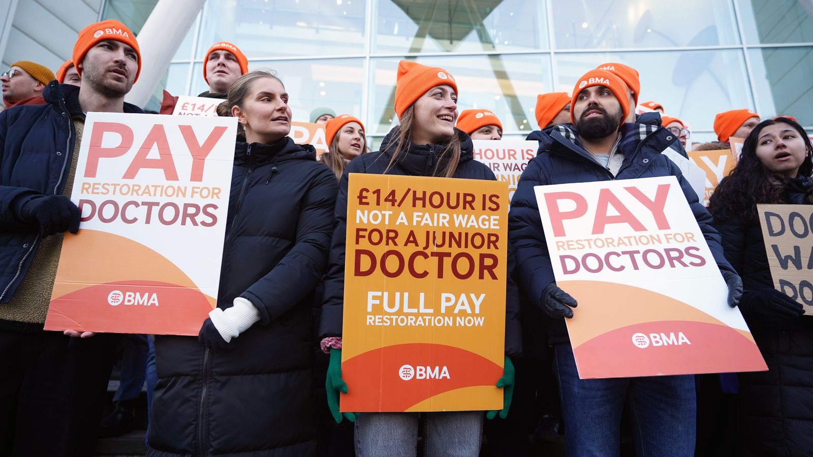 Government says 'door is open' for talks as junior doctors begin three days of strikes