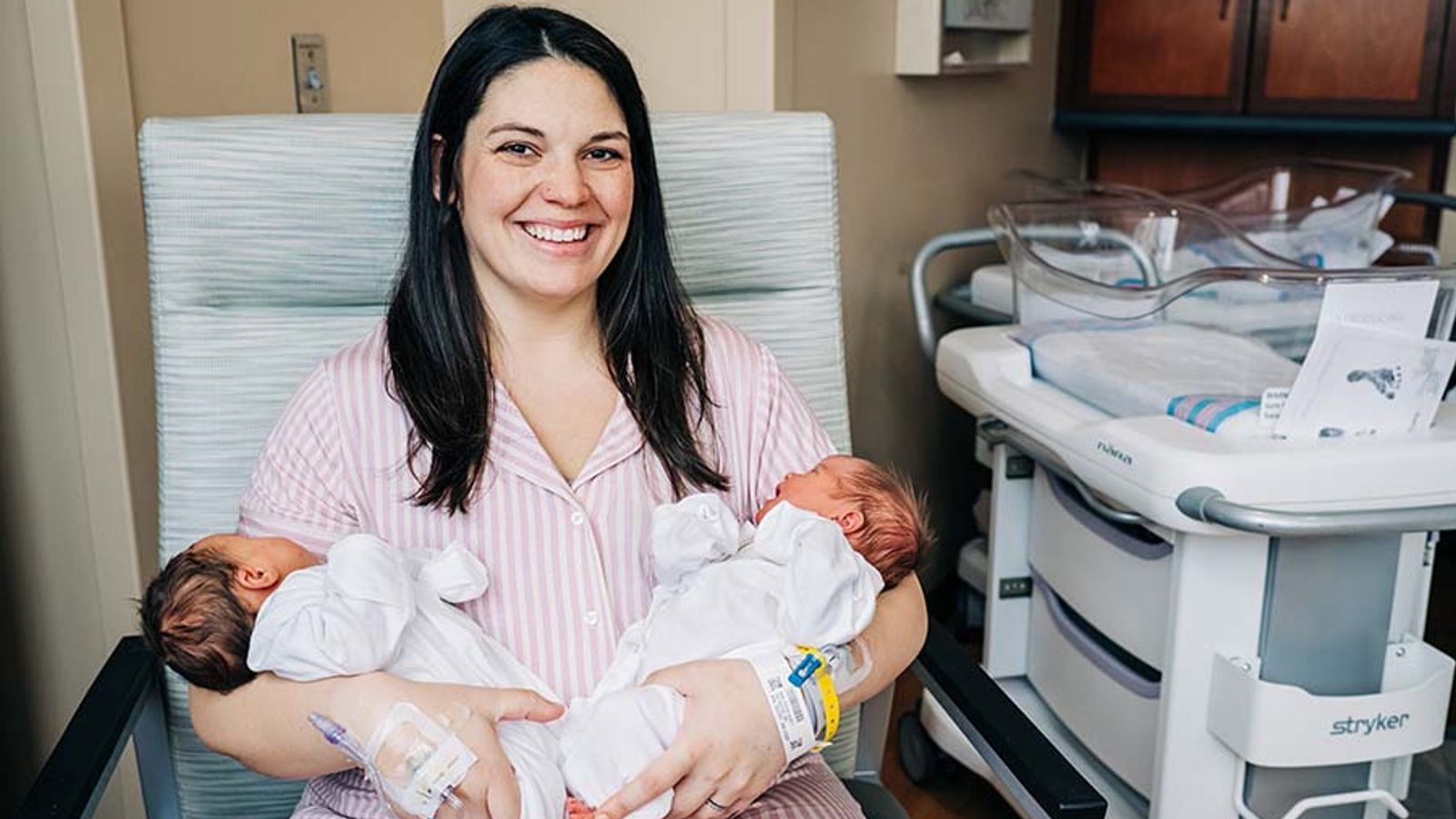Жена с две утроби ражда два пъти за два дни