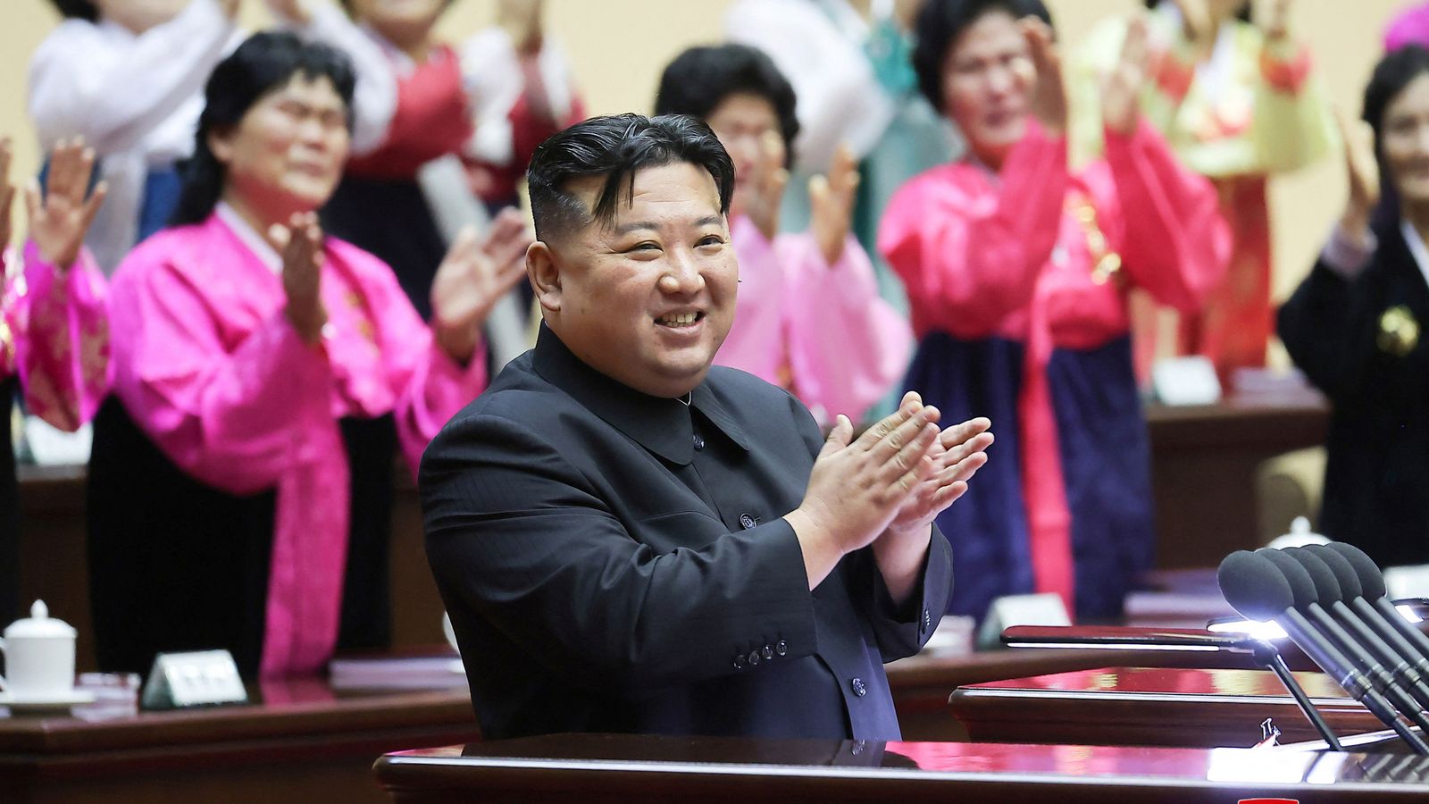 Ким Чен Ун призовава жените да имат повече деца, за да спрат намаляването на раждаемостта
