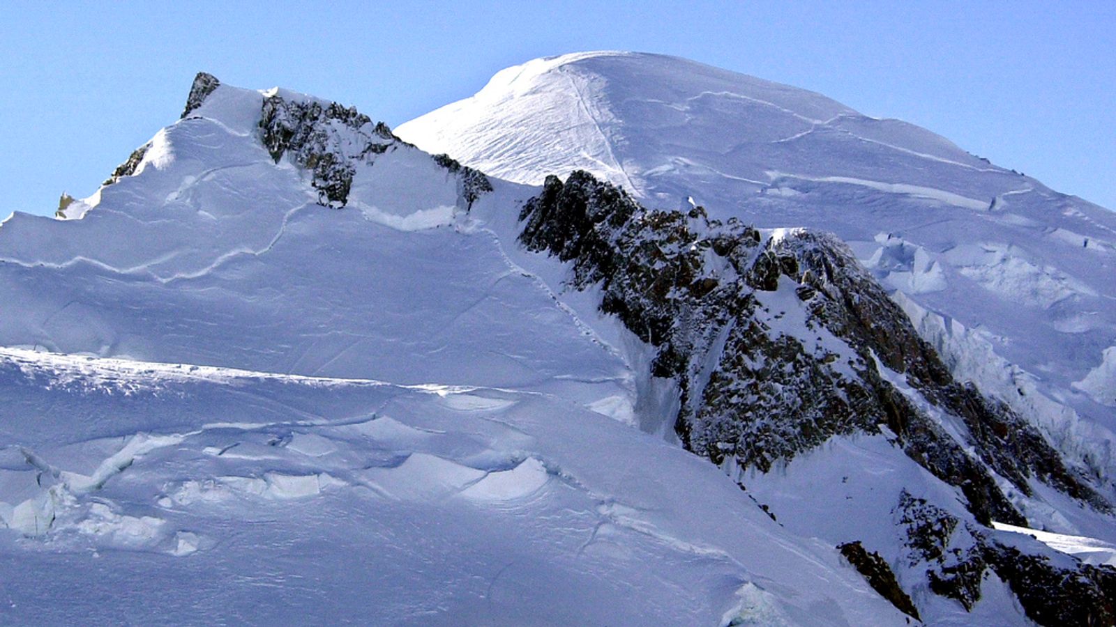Une avalanche tue une mère et son fils britanniques skiant sur le Mont Blanc en France |  Nouvelles du monde