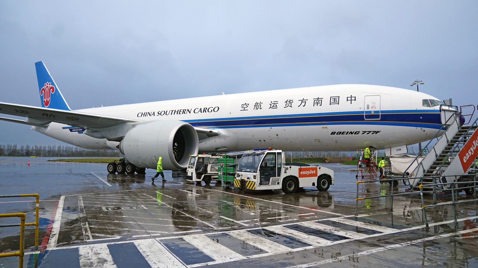 Uk S Only Giant Pandas Take Off For China After 12 Years At Edinburgh Uk S Only Giant Pandas Take Off For China After 12 Years At Edinburgh