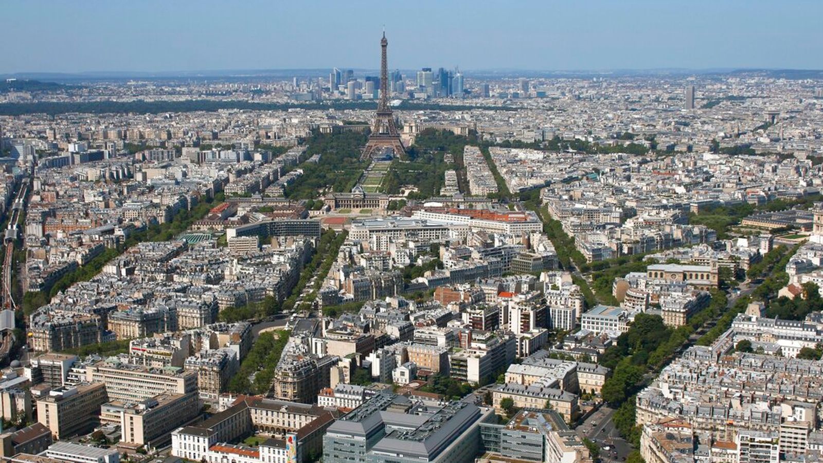 Paris: One dead and two injured after assailant targets tourists in French capital