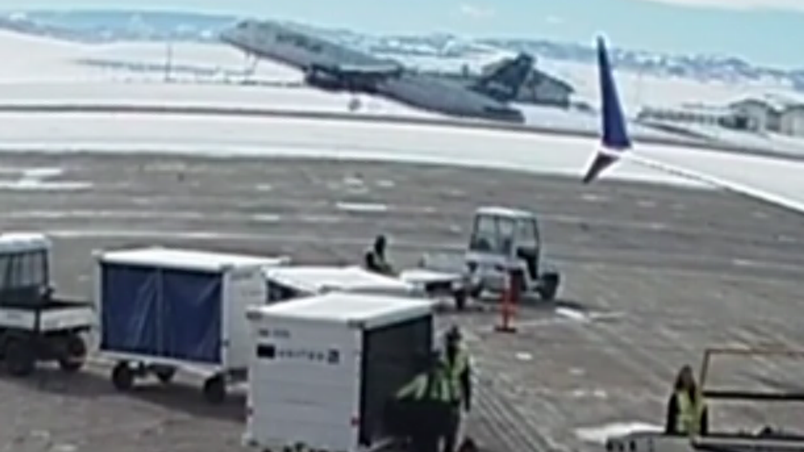Colorado: Plane scrapes its tail while performing emergency take-off to