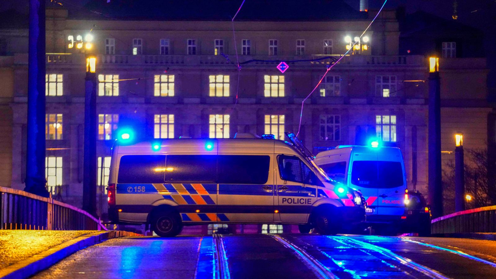Масова стрелба в Прага: Какво знаем досега?