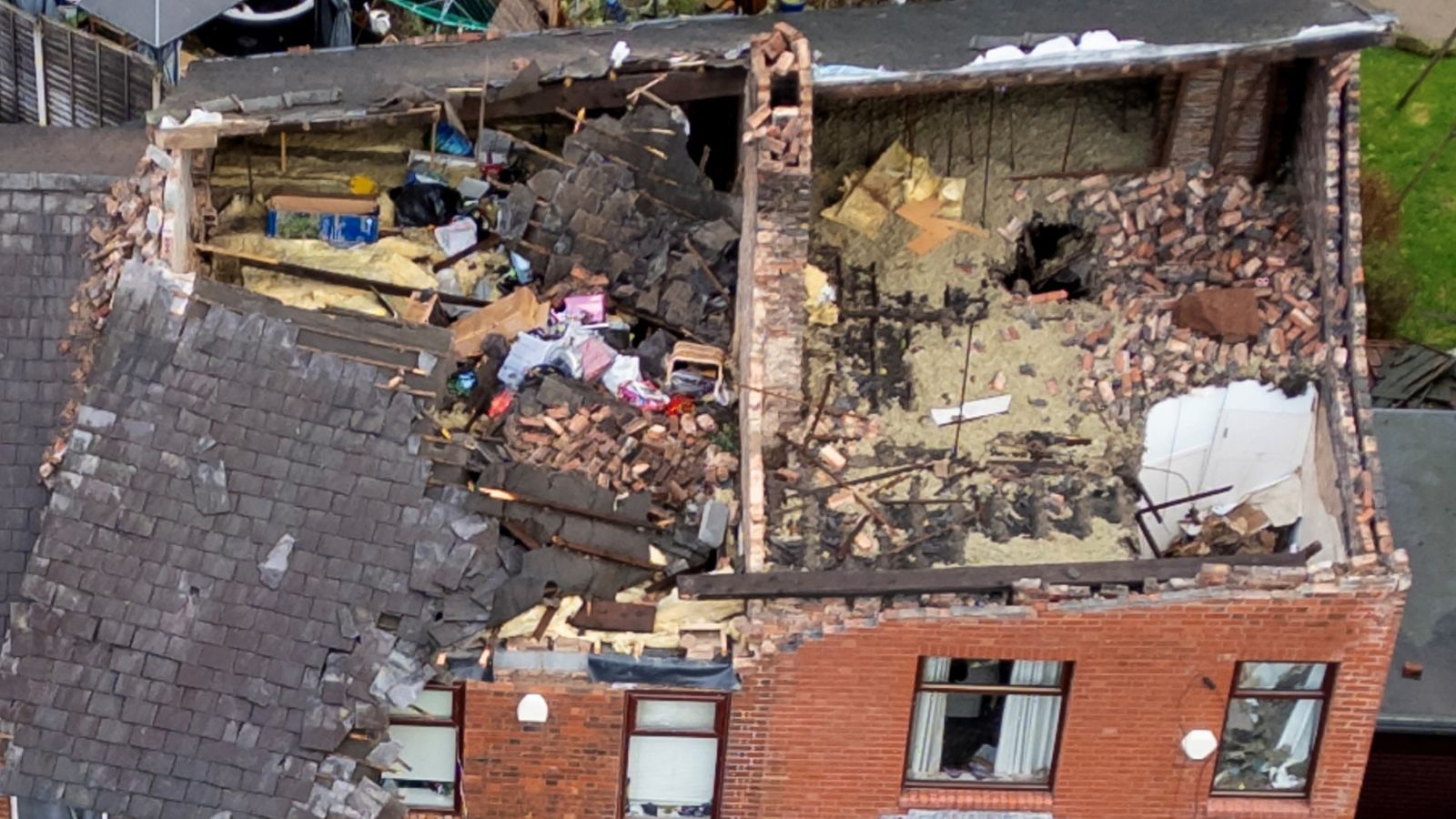 Изображение Щети в Сталибридж сутринта след торнадото Абсолютна катастрофа Торнадото се