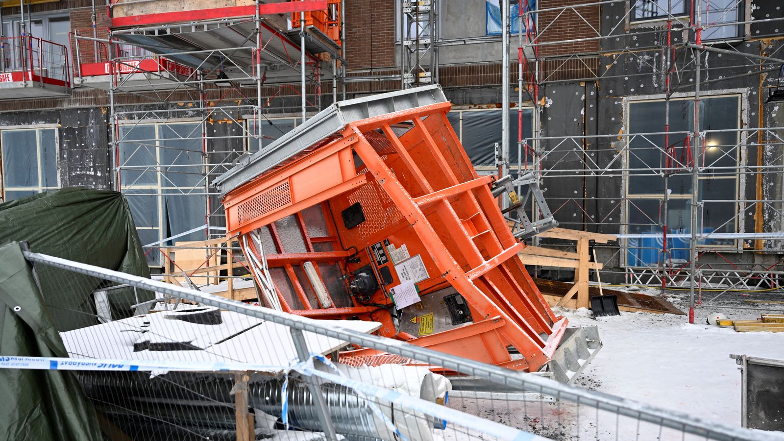 スウェーデンの建設現場でエレベーターが20メートル落下、5人死亡世界のニュース