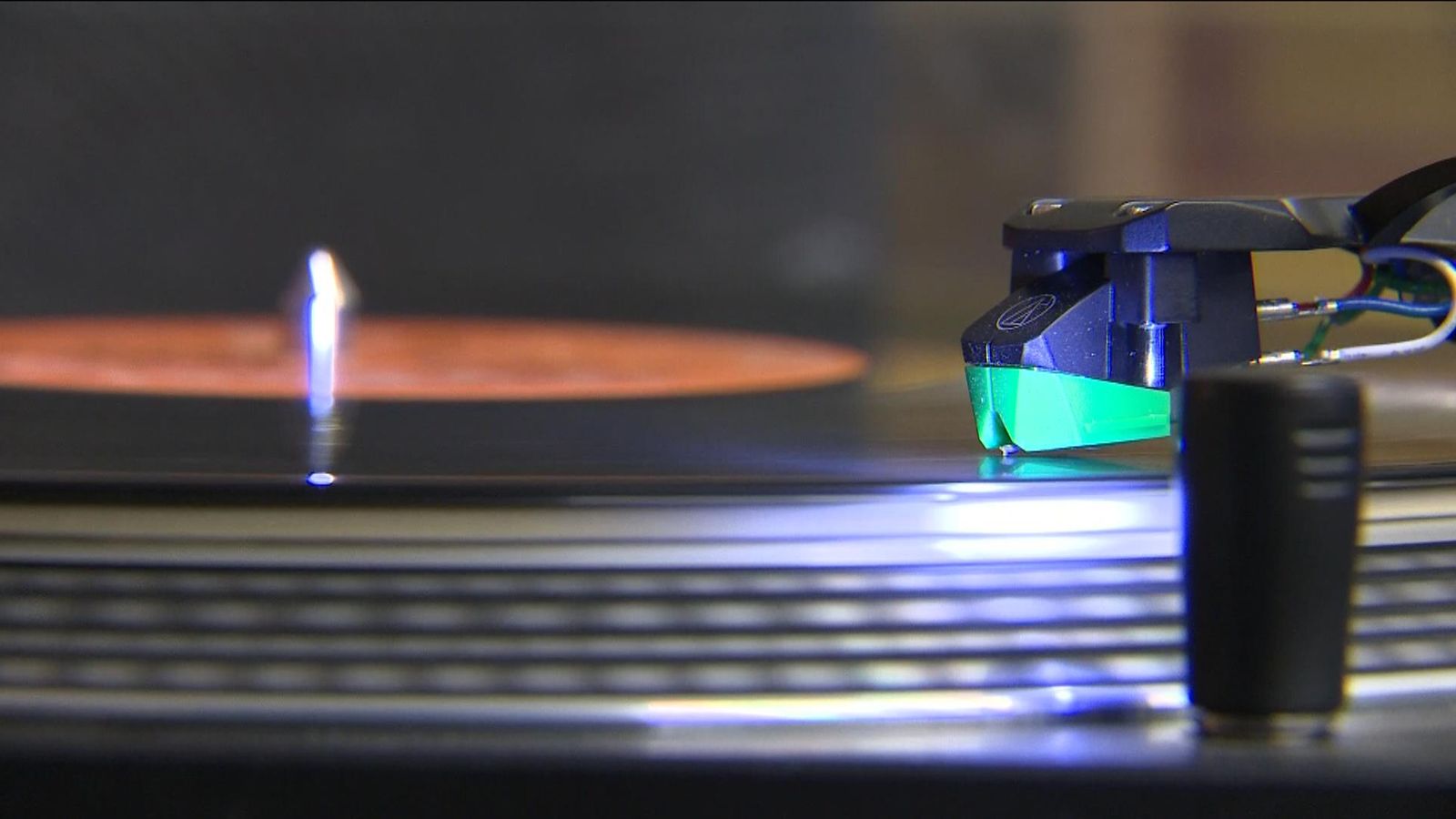 What Is Driving The Highest UK Vinyl Sales Since 1990? | News UK Video ...