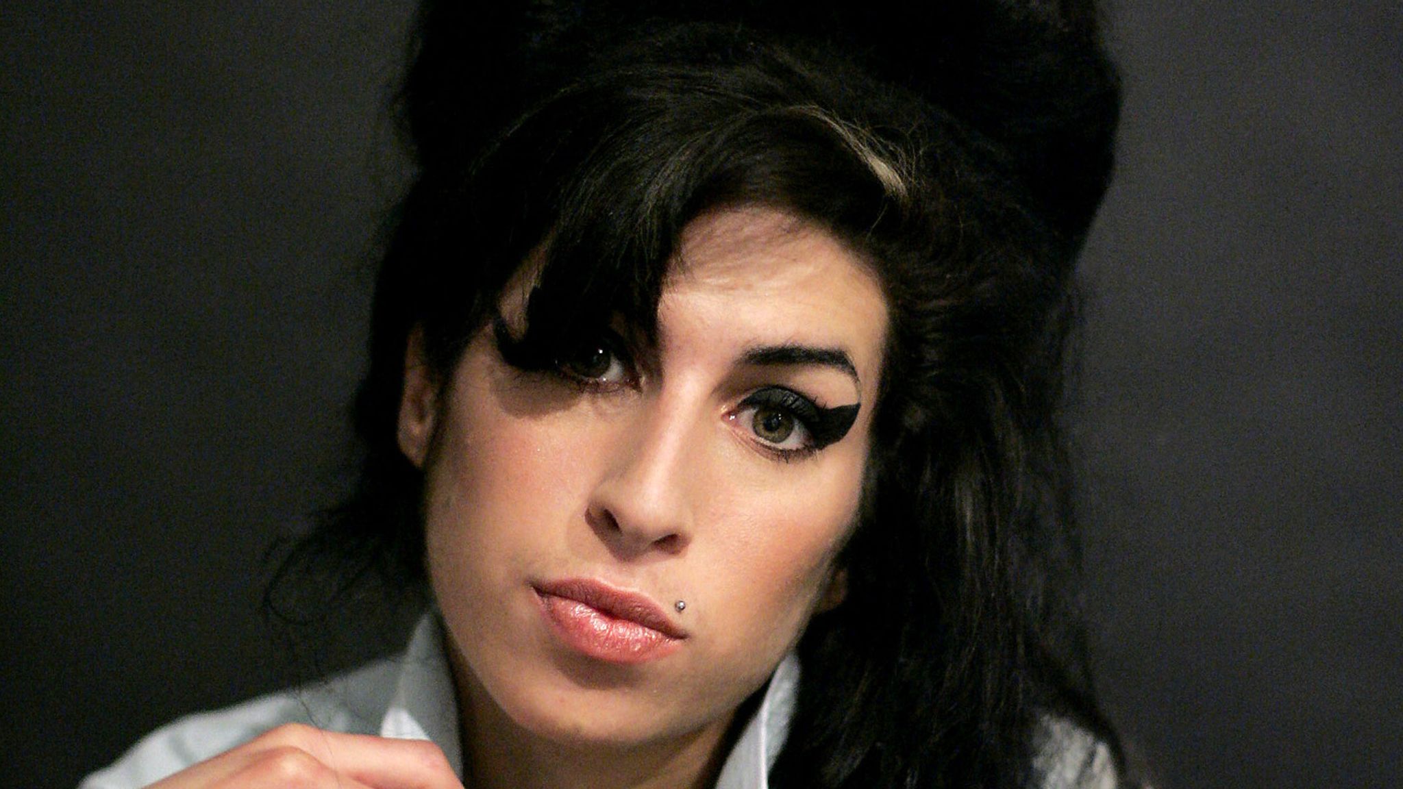 Amy Winehouse's estate sues late star's friends for £730k over items ...