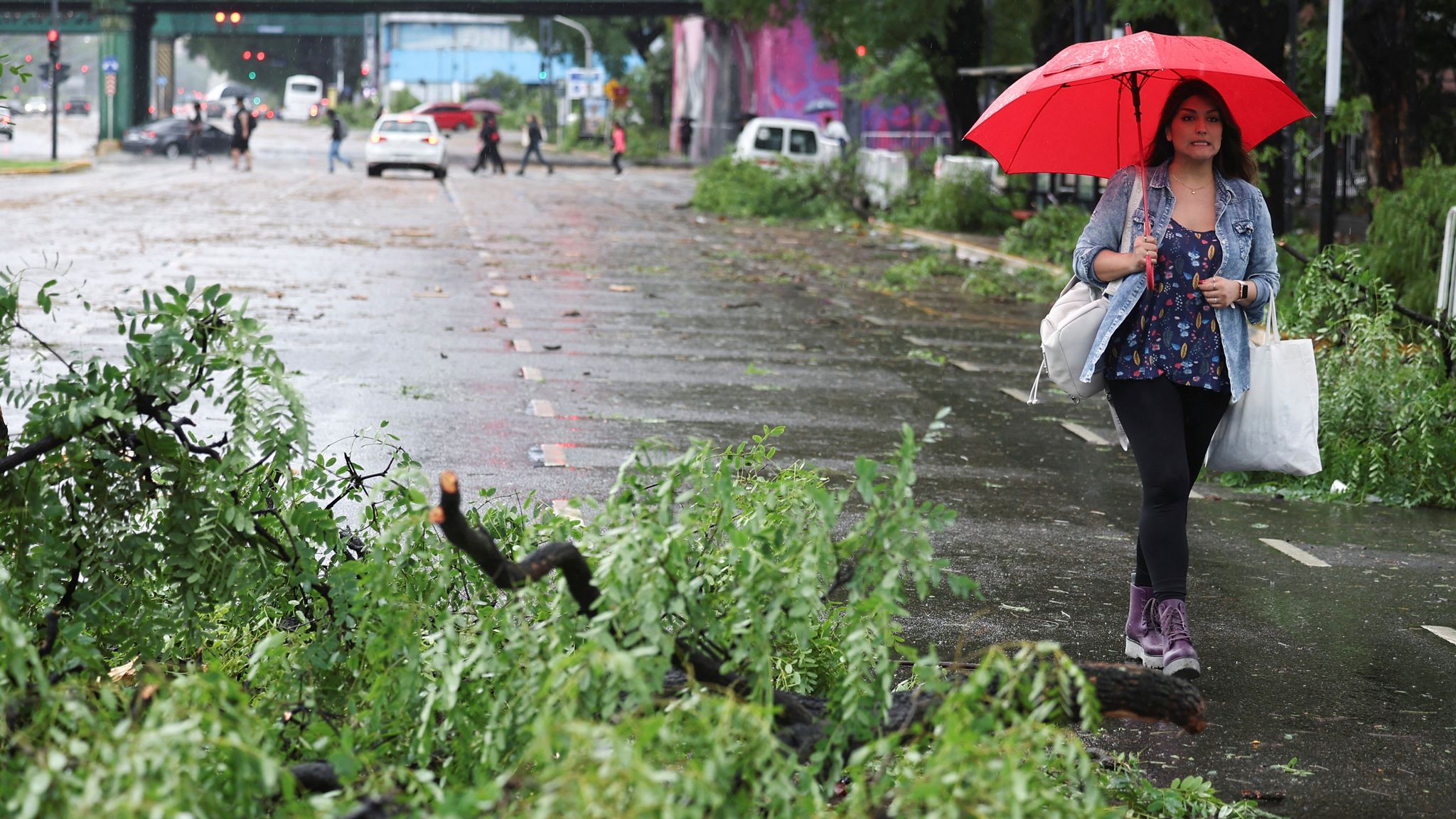 Flooding and storms cause havoc as extreme weather hits US, Australia ...